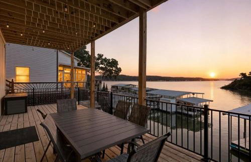 Expansive Deck, Private Dock, Boat Slip and Stunning Views - Foto 36