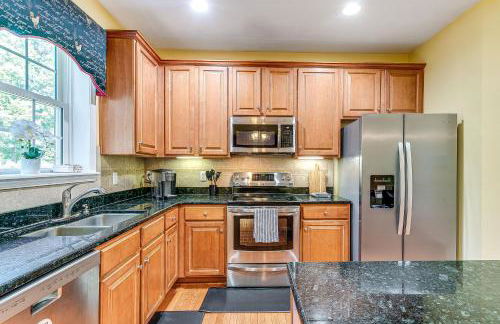 Fire Pit and Pool Access Quiet Holly Springs Home - Foto 8