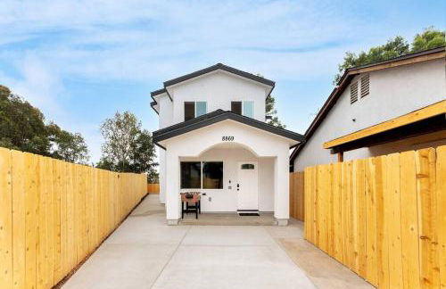 Urban Retreat Fun Relax Self Check-In Hot Tub Foosball Fire Pit Cornhole - Photo 18