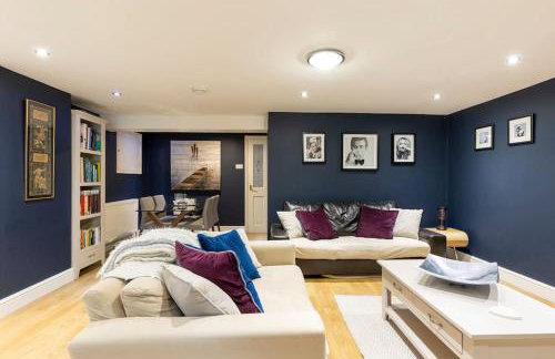 2 double bedroom large modern self contained apartment Free parking - Foto 4