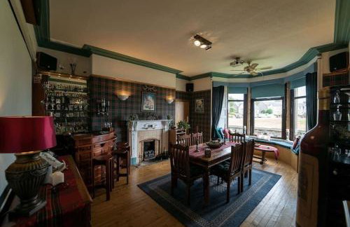 Stunning Central Villa by Golf Course & Beach - Foto 36