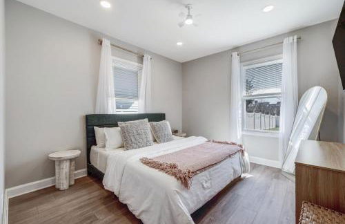 3BR Beach House | Fire Pit & Bar | Steps to Beach - Foto 54