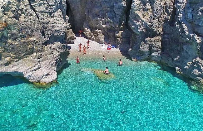 Viaje en barco a las bahías de Anthony Quinn, Kallithea y Traganou - Foto 9
