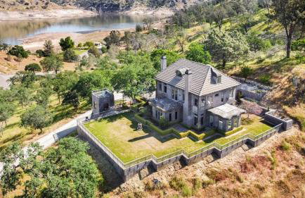 Serene Millerton Lake Villa w/ Panoramic Lake View - Foto 9