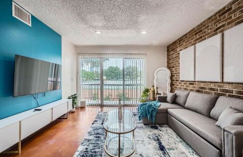 Your 2B Getaway - Steps 2 Dtwn - Sleeps 6 - Pool and Prkg - Foto 7