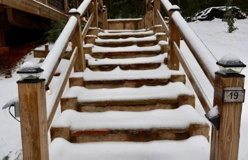 Couples Getaway Cabin with a Loft - Firepit - Creek - Foto 28