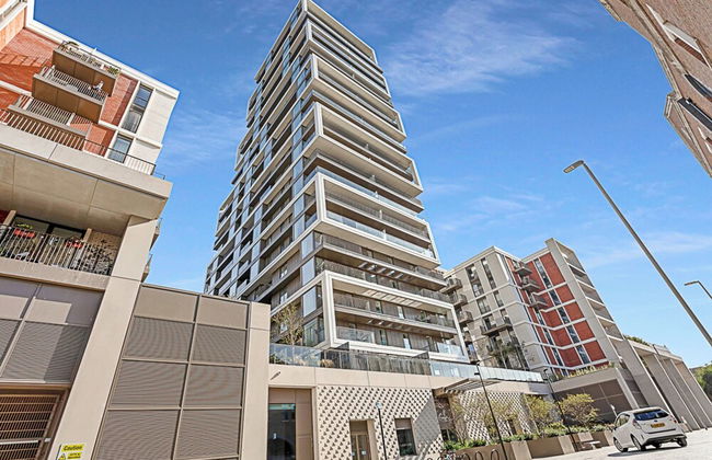 Luxurious 3-bed Sky-high Battersea Gem - Foto 31