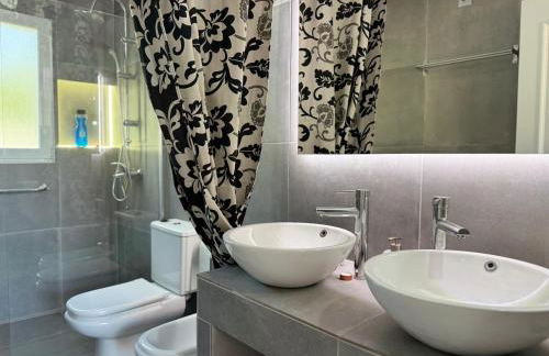 Villa pareada con piscina privada - Foto 15