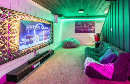 Family Retreat with Hot Tub, Game Room & Prime Location - Foto 5