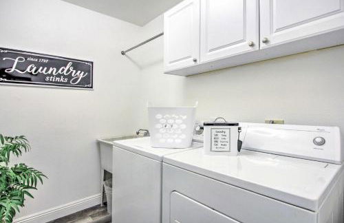 Saltwater Pool and Fire Pit Glendale Family Getaway - Foto 33