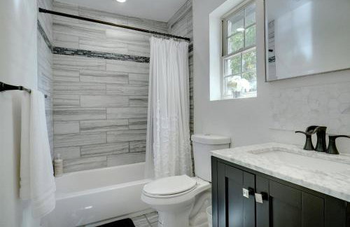 GORGEOUS 5-bd 4ba w Pool, Hot Tub, 2 kitchens, & Game Room Near Dallas Airports! - Foto 21