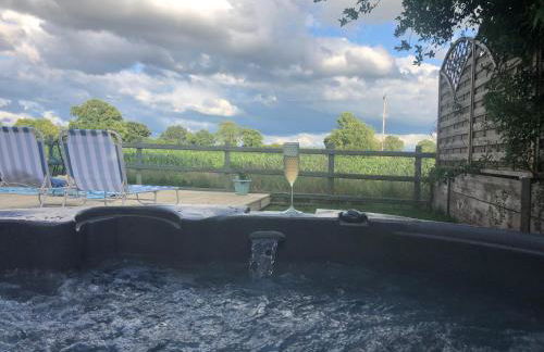 Field View Cottage hottub, dog friendly great view - Photo 12