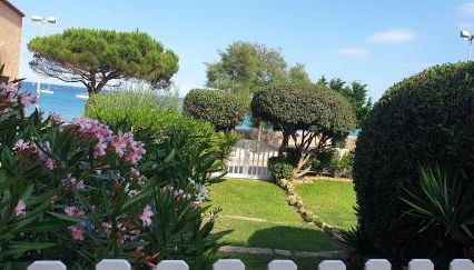 Casa con jardín a 25 metros de la playa. LA T. - Foto 4, Garden, Garden view