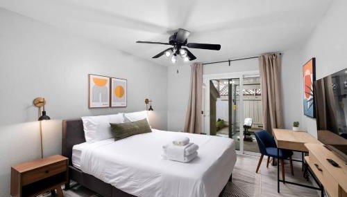 Lux Modern Pet Friendly | Pool | Hot Tub | Tennis - Photo 3