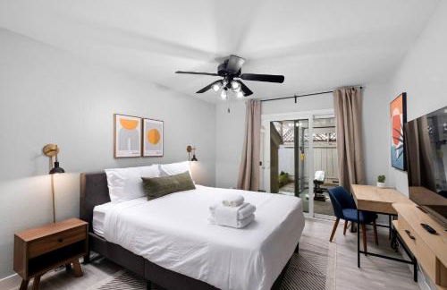 Lux Modern Pet Friendly | Pool | Hot Tub | Tennis - Photo 3