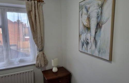 Entire 3 bedroom home with Parking in Welling, London, UK - Photo 41