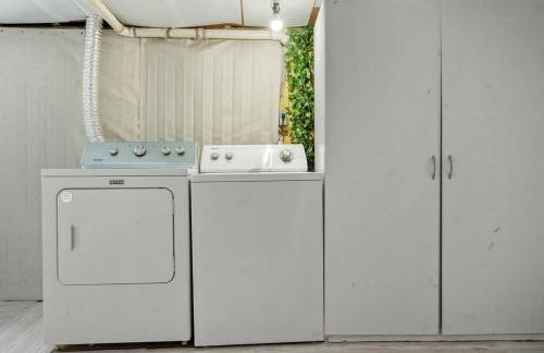 Entire Spacious Home Near DC - Photo 44