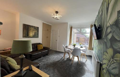 Modernised central Wigan townhouse sleeps up to 6 - Foto 30