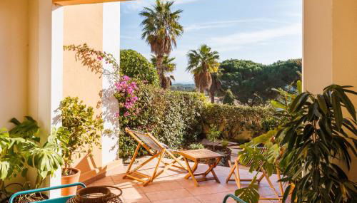 Appartement avec jardin, clim & piscine - Proche plages et randos, parking privé - La Girelle - Foto 5, sunbed, Garden view