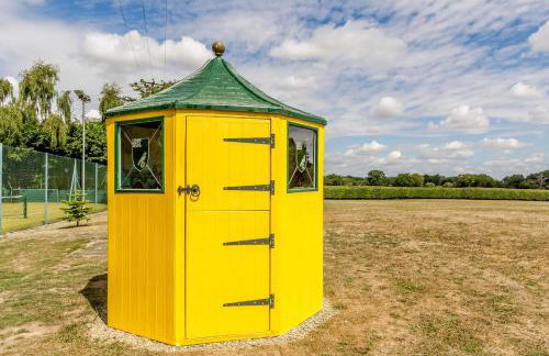 Cottage In Norfolk Sleeps 23 - Private Pool, Fishing Lake, Hot Tub Ref 99008Sc - Foto 21