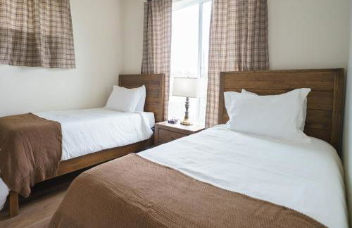 Golf Getaway, Hot Tub, EV Charger, New 2025 Build - Photo 5