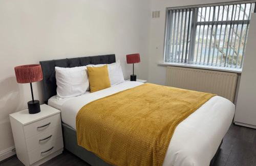 4 Beds House for Families & Contractors with Free Parking - Photo 26