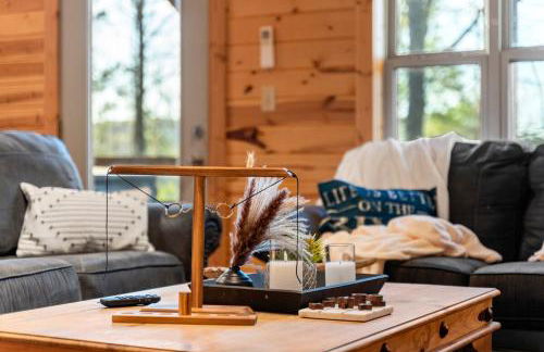 Cabin 2 Peaceful Cabin Near River with Fire Pit and Hot Tub - Foto 2