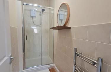Perfect Location 2 BR serviced apartment Nr Bike Park Wales & Brecon Beacons - Photo 6