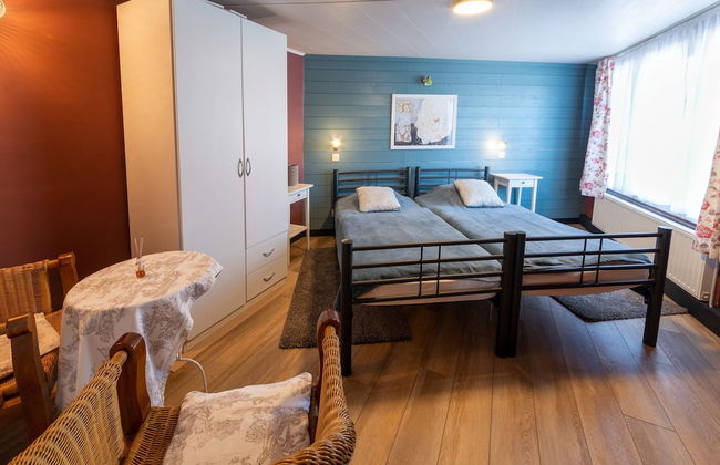 Charming Cottage Near Lake - Photo 11