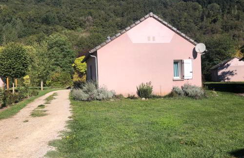 Maisonnette dans son écrin de verdure - Photo 5