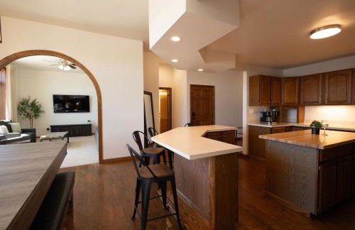 Villager Loft Pool Table & Dining Discounts - Foto 15