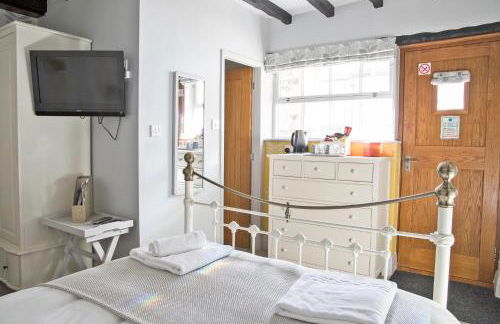 Hawthorn Farm Guest House - Photo 12