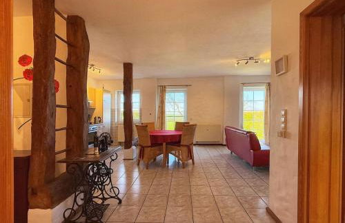 Pretty little apartment with a great view - Photo 1