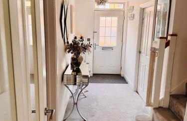 The Grand 4-Bed Ebbsfleet Home - Big Garden & Parking Space, Near Bluewater - Foto 44