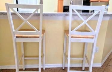 Joyful and Bright 4 Bedroom 3 Bathroom Pool Home - Foto 16