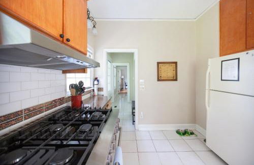 Spacious 2BR in Grand Old Home, Downtown Durham - Photo 42