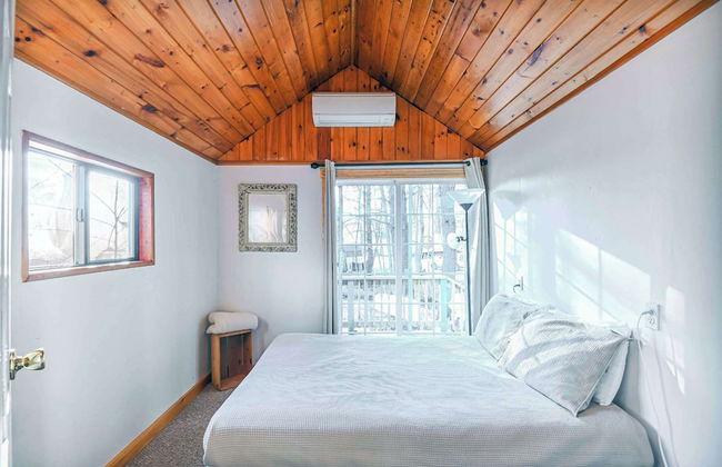 Cottage by the Pond The Perfect Cozy Escape! - Photo 4