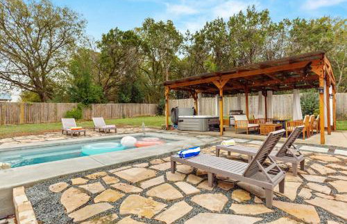 Manchaca 4 bedroom sleeps 10 Pool and Hot tub - Photo 51