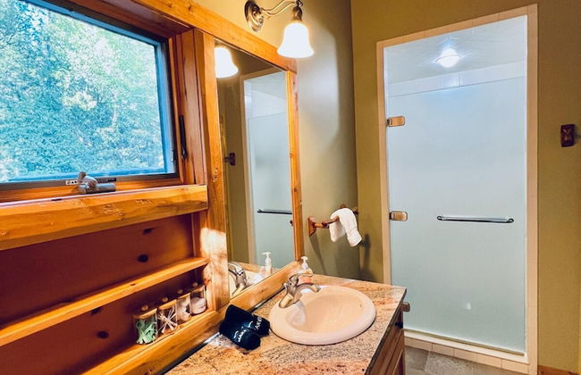 Boardman Monarch Upscale River Lodge HOT Tub! - Foto 48