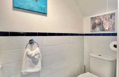 4 Bed Retreat with Balcony & Estuary views - Photo 32