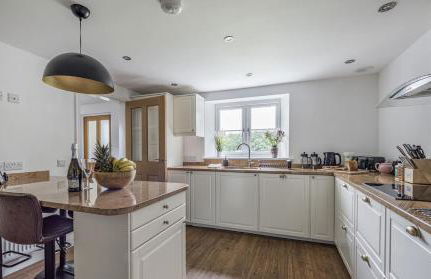 Stunning Barn Conversion with HOT TUB and ALPACAS - Ty Cerrig Barn - Photo 20