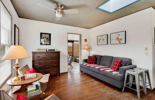 VINTAGE RIVER CAMP CABIN! PRIVATE RIVER ACCESs! - Foto 32