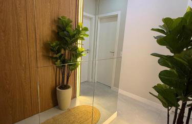 Apartamento moderno, a 200 metros da praia com pátio,piscina e churrasqueira privativa 2 vagas de garagem - Foto 5