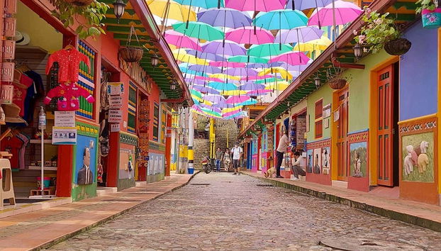 Rua dos guarda-chuvas