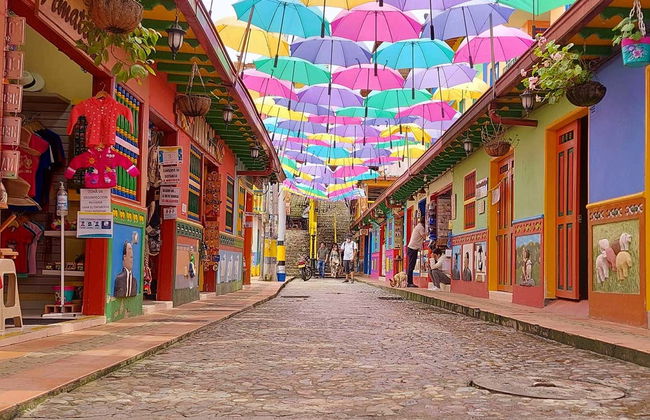 Tour of Guatapé + Boat Ride - Photo 2