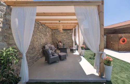 Arhontiko Arhanes Suites - Photo 18