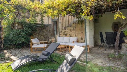 Le Chardon Bleu, jardin, centre-ville, Saint-Côme-d'Olt - Photo 2, Garden, sunbed, Garden view