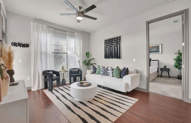 Ebony Ivory Midtown King Bed - Foto 14