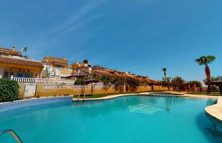 Immaculate Villa with sea views! - Foto 2