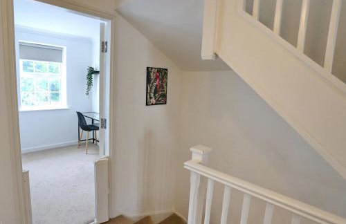 3Bed Manchester Home · Parking · Near AO Arena - Pass the Keys - Photo 10